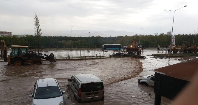 Doğu Anadolu’da sağanak yağış su baskınlarına neden oldu