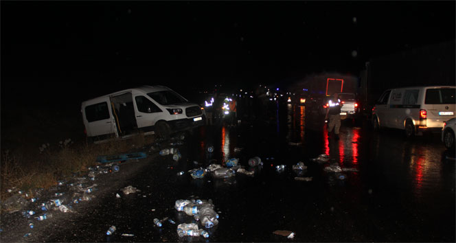 Sivas&#039;ta zincirleme trafik kazası: 2 ölü, 7 yaralı...
