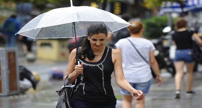 İstanbul’da sağanak yağmur etkili oluyor