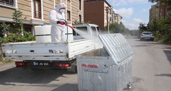 Bafra’da çöp konteynerleri dezenfekte ediliyor