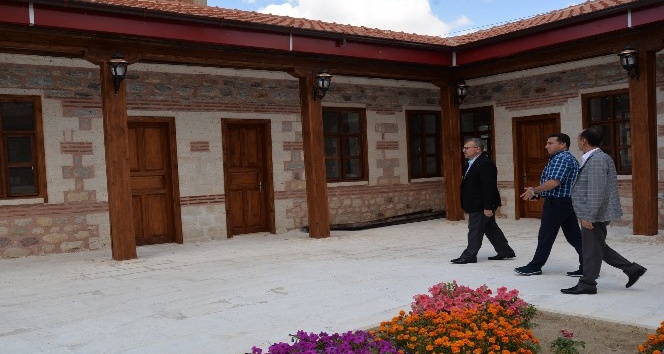 Milletvekili Eldemir Başkan Bakıcı ile birlikte Tekke Mahalle Camii’nde incelemelerde bulundu