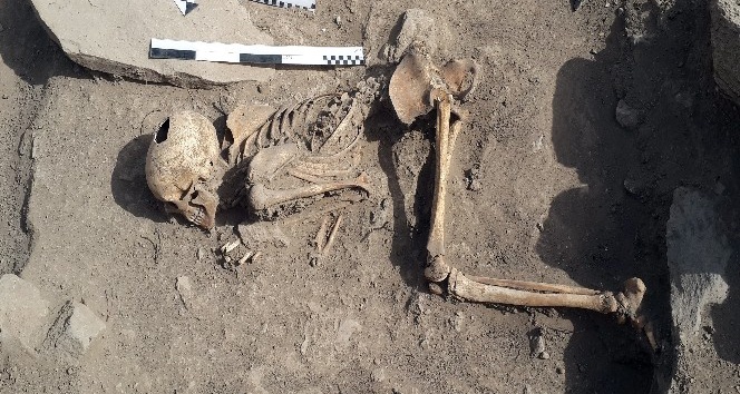 (Özel haber) Harput kazılarında insan iskeleti bulundu