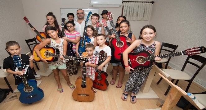 Muratpaşa Belediyesi’nden çocuklara müzik kursu