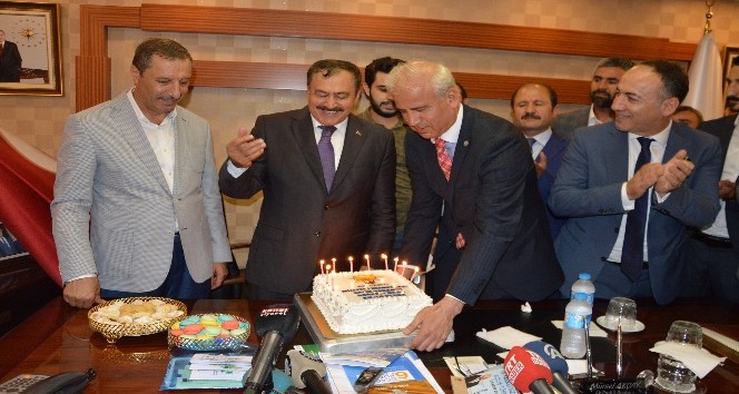 Bakan Eroğlu’nun yaş gününü kutladılar