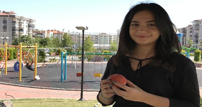 Üç bin yılda açan çiçek Umurbey şeftalisinde görüldü