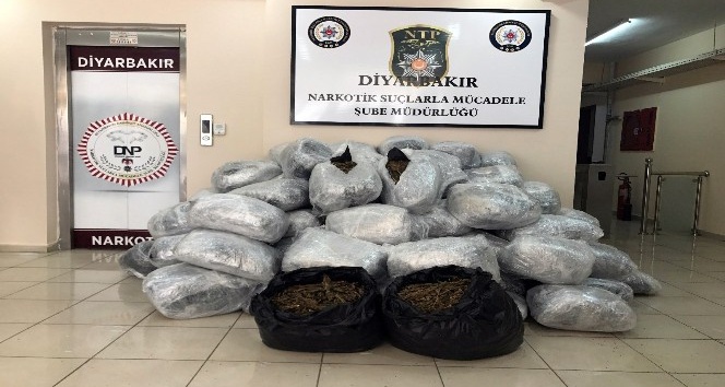 (Düzeltme) Diyarbakır’da 442 kilo 130 gram esrar ele geçirildi