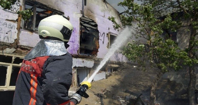 Başkent’te peş peşe korkutan yangınlar: 4 vatandaşı itfaiye kurtardı