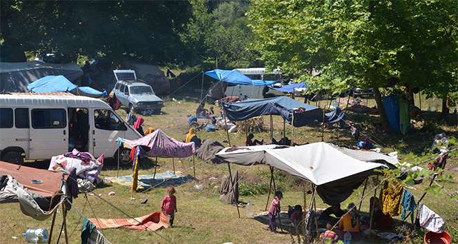 Mevsimlik fındık işçileri kamp alanında konaklıyor