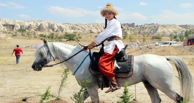 Kapadokya’da atlı okçuluk yarışması yapıldı