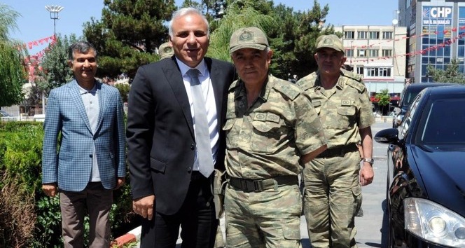 Korgeneral Çetin’den Vali Zorluoğlu’na veda ziyareti