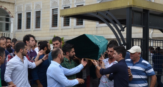 Sevenleri gözyaşlarına boğuldu! Yan yana toprağa verildiler