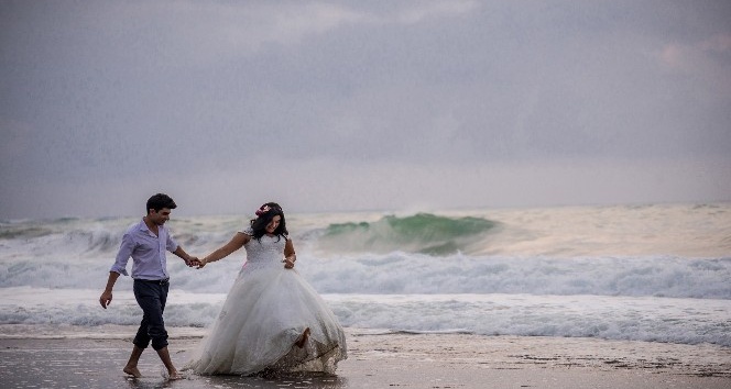 (Özel Haber) Yeni çiftler, mutluluklarını Akçakoca sahillerinde ölümsüzleştiriyor