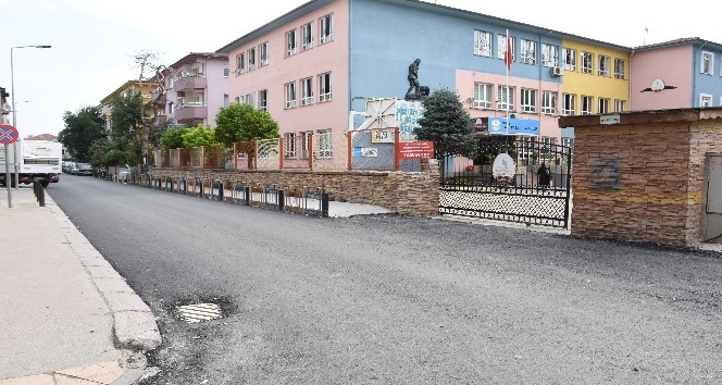 Düzce’de  okul yolları asfaltlanıyor