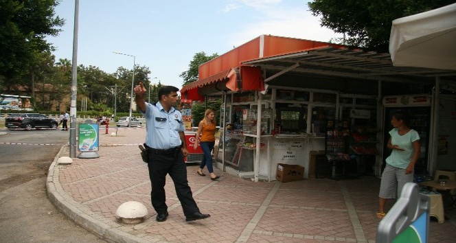 Antalya’da şüpheli kutu fünyeyle patlatıldı