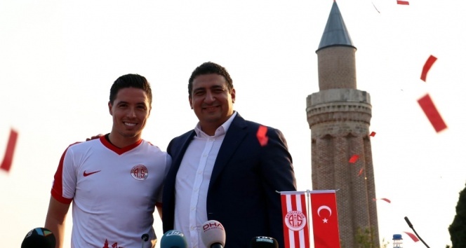 Antalyaspor’dan Nasri’ye özel imza töreni
