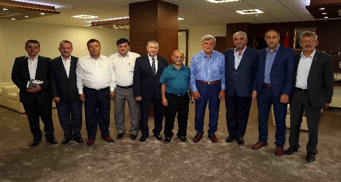 Başkan Karaosmanoğlu’na dernek ziyaretleri sürüyor