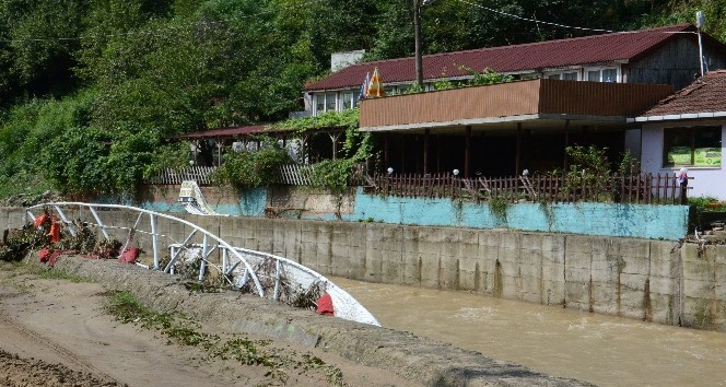Zonguldak’ta sağanak yağmurun ardından temizlik çalışmaları başladı