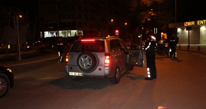 İzmir&#039;de 813 polisle huzur uygulaması