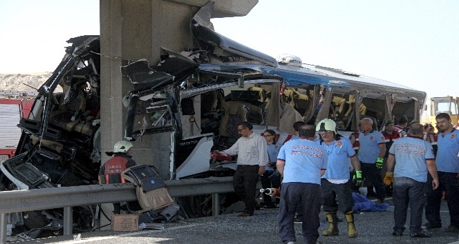 Ankara-Eskişehir karayolunda yolcu otobüsü kaza yaptı
