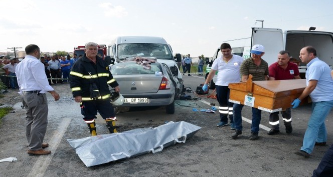 3 kişinin öldüğü Tekirdağ’daki feci kaza güvenlik kamerasında