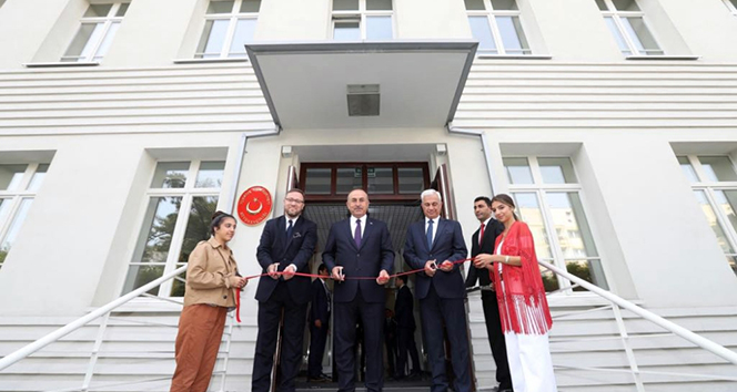Bakan Çavuşoğlu, Varşova Büyükelçiliğinin yeni binasının açılışını yaptı