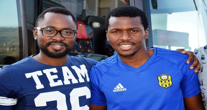 Evkur Yeni Malatyasporlu Sadio Diallo’ya ortaokul arkadaşından sürpriz ziyaret