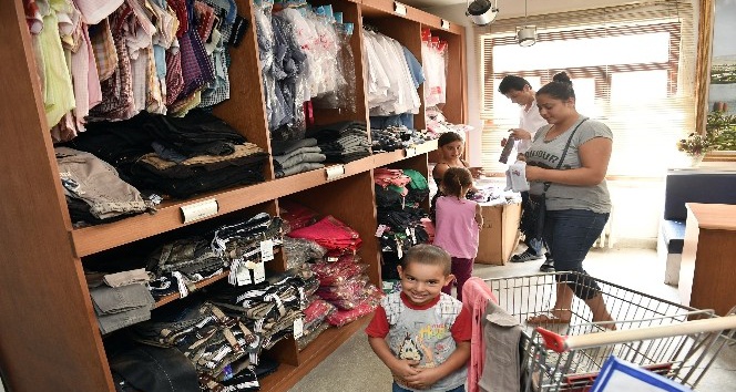 Büyükşehir’in giysi merkezi bayram öncesi sevindiriyor