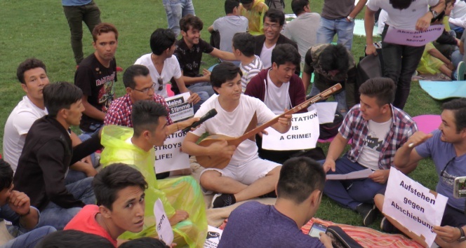 Viyana’da Afganistanlı sığınmacıların oturma eylemi devam ediyor