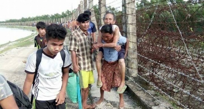 Binlerce Rohingyalı Müslüman, Bangladeş sınırında bekliyor