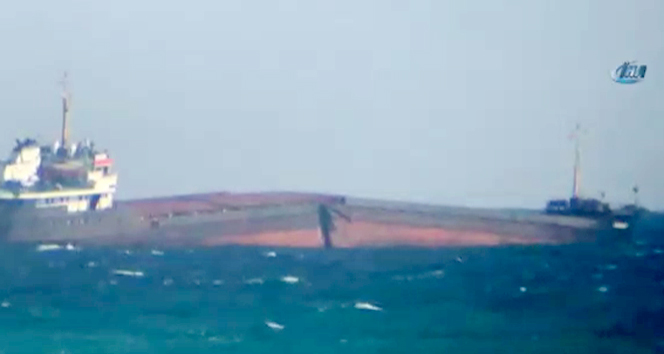 Sarıyer Kilyos açıklarında geminin bölünme anı kamerada