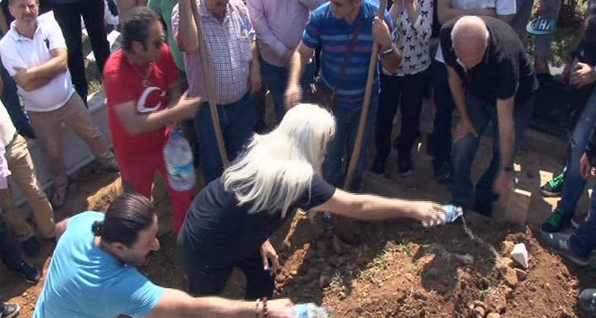 Vatan Şaşmaz, Çengelköy Mezarlığı’na defnedildi