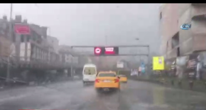 Son dakika! İstanbul&#039;da şiddetli yağmur başladı