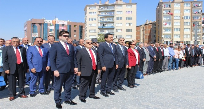 Zafer Bayramı kutlamalarında Gazi Mustafa Kemal’in heykeli açıldı