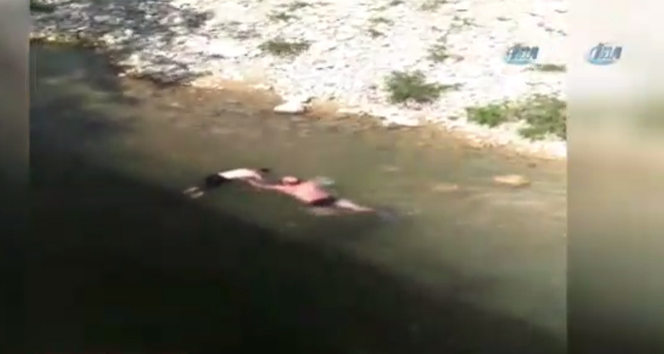 Nehirde boğulmak üzere olan çocuğu İHA muhabiri kurtardı