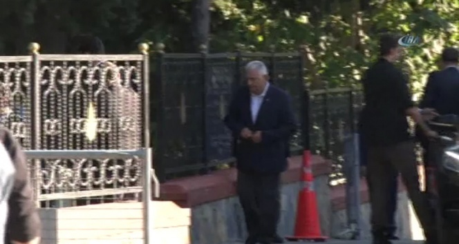 Başbakan Yıldırım’dan 15 Temmuz Şehitler Makamı ve mezarlık ziyareti
