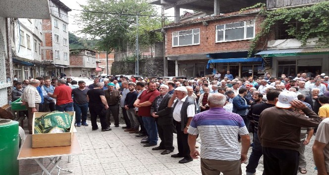 Trabzon’daki kazada hayatını kaybeden 2 Kişi Artvin’de toprağa verildi