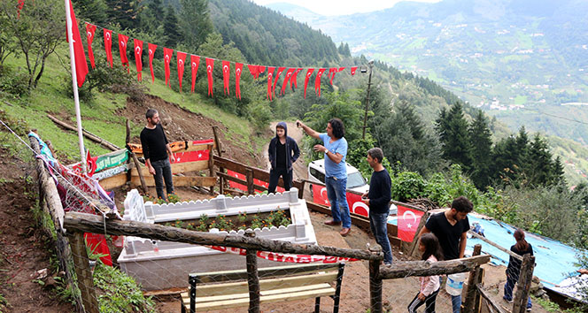 Şehit Eren Bülbül’ün mezarına ziyaretçi akını