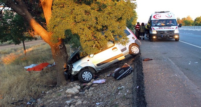 Karaman’da hafif ticari araç ağaca çarptı: 1 ölü, 3 yaralı