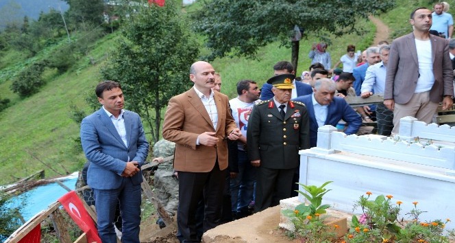 Bakan Soylu’dan Eren Bülbül’ün mezarına ziyaret