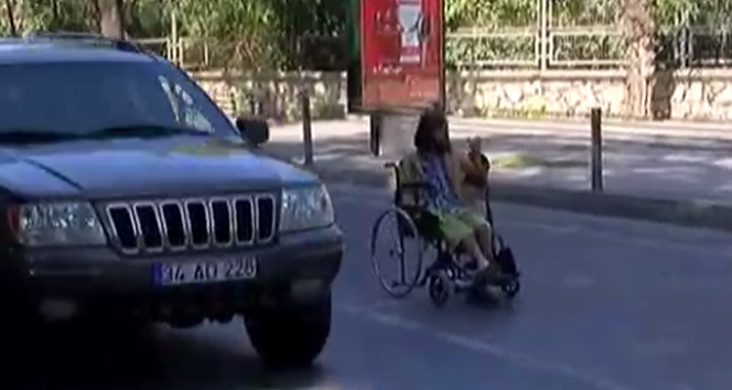 Engelli vatandaş trafiği tehlikeye soktu