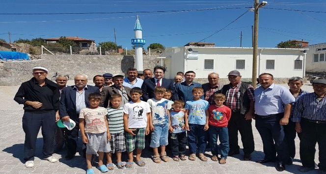 Ayvacık Kaymakamı Hakyemez ve AFAD İl Müdürü Yılmaz afetzedelerle bayramlaştı