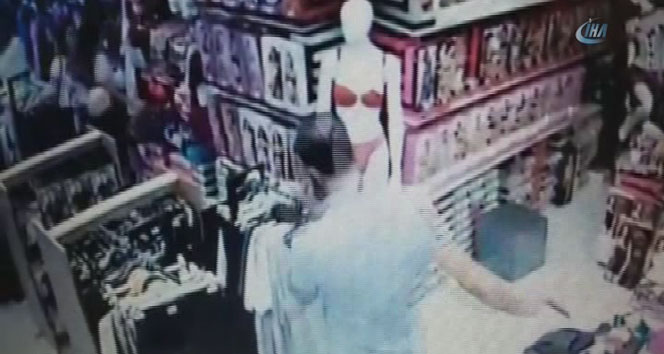 Mağazadan cep telefonu çalan hırsız, güvenlik kamerasına yakalandı