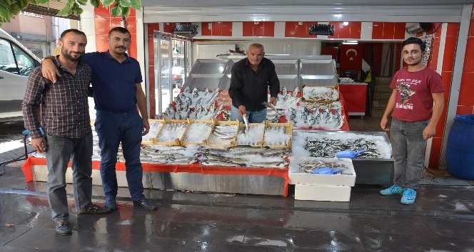 Kırıkkaleli balık satıcıları yeni sezondan umutlu