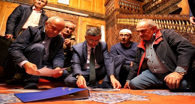 Vali Bektaş’tan 300 yıllık camiyi ziyaret