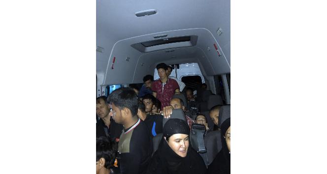 Bingöl’de bir minibüste 40 göçmen yakalandı