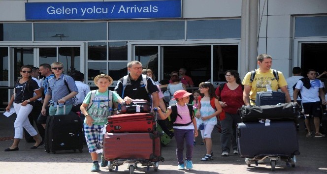 Ruslar Antalya’ya akın etti