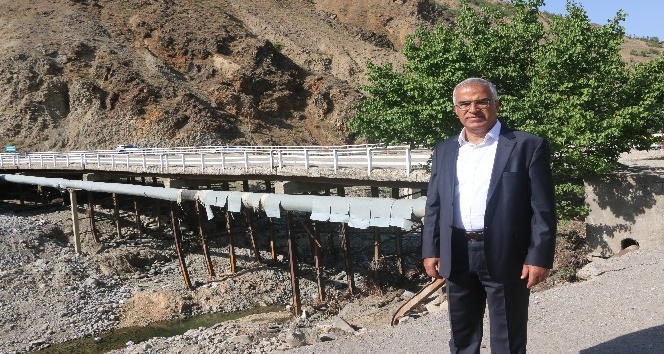Bingöl’de selin yıktığı köprü yapılıyor