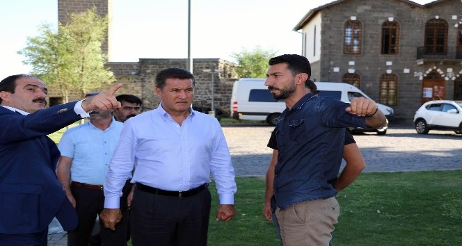 Mustafa Sarıgül, Akşener’in partisine katılacağı iddialarına cevap verdi