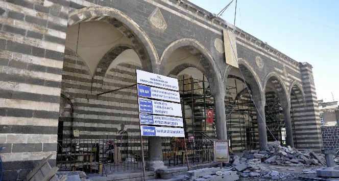 Parlı Sefa Cami ve medresesi restorasyonu devam ediyor