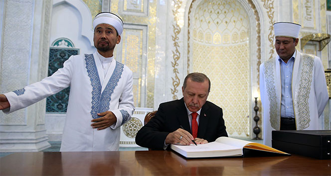 Cumhurbaşkanı Erdoğan’dan Kazakistan’da cami ziyareti